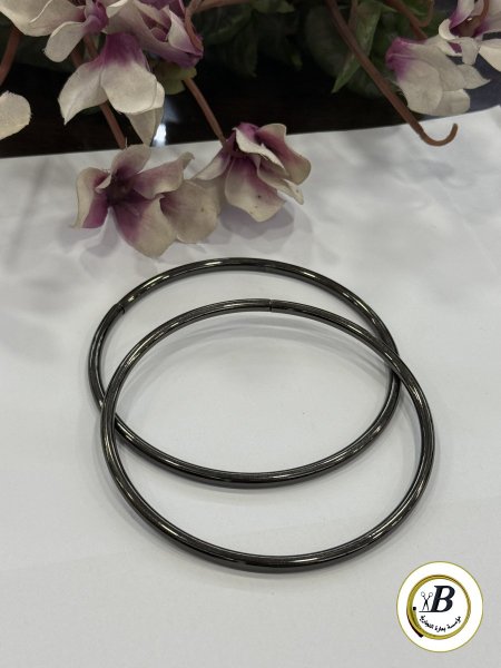 مدور اسود