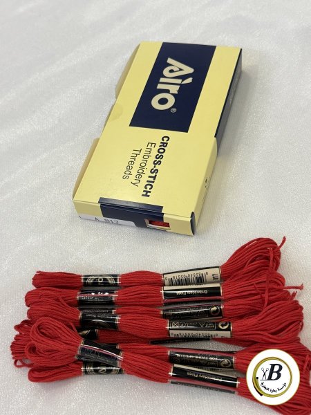 احمر 817